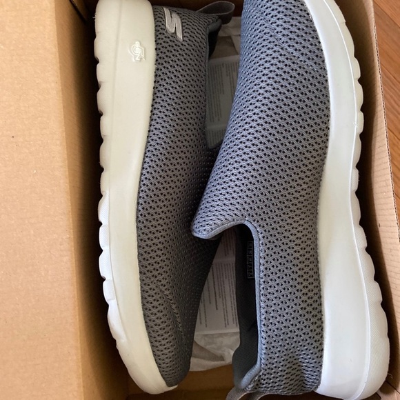 NWOT Skechers Gowalk Max men’s slip-on walking shoes - Picture 2 of 12